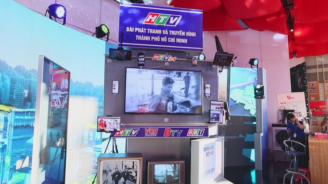 Tổng Bí thư Tô Lâm tham quan không gian triển lãm "Tháp Đa Truyền thông HTV" - Ảnh 1.