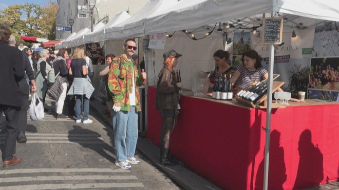 Pháp: Lễ hội thu hoạch nho Montmartre ở thủ đô Paris - Ảnh 2.