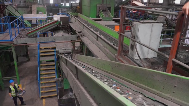 Anh: Dùng A.I. phát hiện pin lithium-ion trong rác thải  - Ảnh 2.