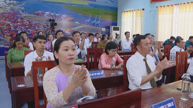Nhân dân phường Tân Phước và đặc khu Côn Đảo gửi gắm niềm tin về Đại hội - Ảnh 2.