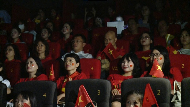 Bộ phim “Tổ Quốc Trong Tim: The Concert Film” chính thức ra mắt - Ảnh 17.