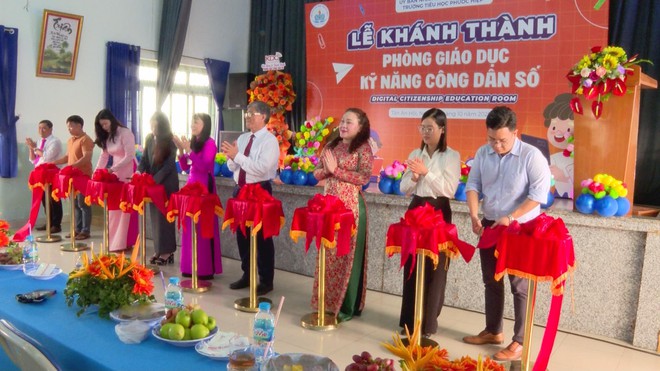 TP. Hồ Chí Minh đưa lớp học số về trường học ngoại thành - Ảnh 2.