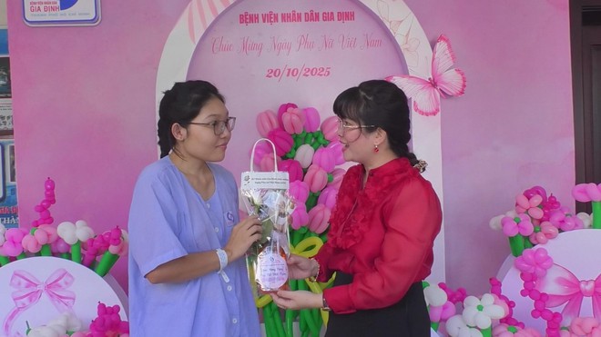 Ấm áp các hoạt động dành cho bệnh nhân nữ dịp 20/10 - Ảnh 2.