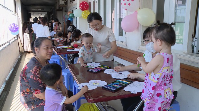 Sắc màu tri ân hoạt động ý nghĩa chào mừng 20/10 tại Bệnh viện Nhân dân Gia Định - Ảnh 1.