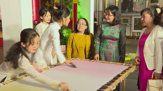 Ngày văn học nghệ thuật TP. Hồ Chí Minh chính thức khai mạc với nhiều hoạt động đặc sắc- Ảnh 3. Ngày văn học nghệ thuật TP. Hồ Chí Minh chính thức khai mạc với nhiều hoạt động đặc sắc- Ảnh 3.