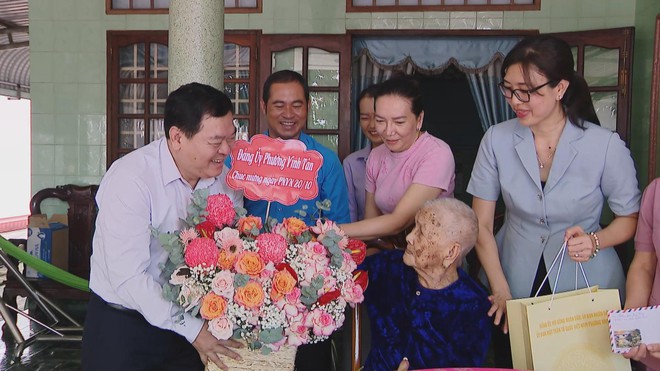 Vẽ Đẹp Hóa Thành Huy Chương: 95 Năm Tôn Vinh 8 Chữ Vàng Và Những Người Mẹ Việt Nam Anh Hùng - Ảnh 5.