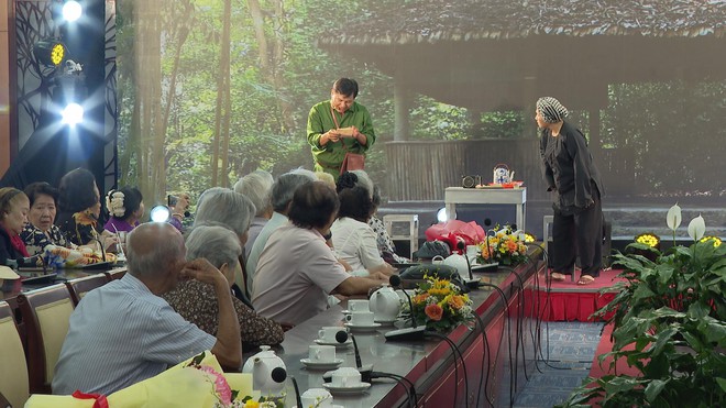 Ký ức và niềm tự hào: Họp mặt văn nghệ sĩ Khu căn cứ Trung ương Cục miền Nam - Ảnh 2.