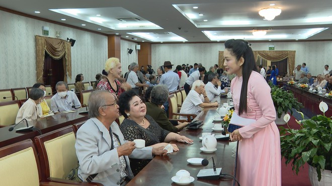 Ký ức và niềm tự hào: Họp mặt văn nghệ sĩ Khu căn cứ Trung ương Cục miền Nam - Ảnh 3.