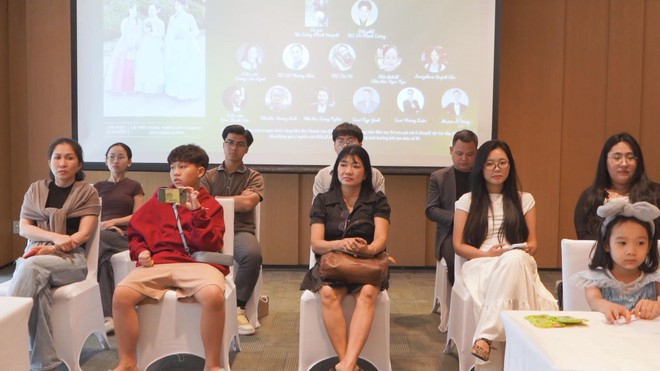 Cuốn sách “Tình yêu không cổ tích” ra mắt và hành trình sẻ chia yêu thương - Ảnh 4.