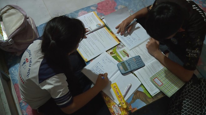 Như Quỳnh đi bộ 40 phút đến trường, tranh thủ nhặt ve chai - Mái ấm gia đình Việt- Ảnh 8. Như Quỳnh đi bộ 40 phút đến trường, tranh thủ nhặt ve chai - Mái ấm gia đình Việt- Ảnh 8.