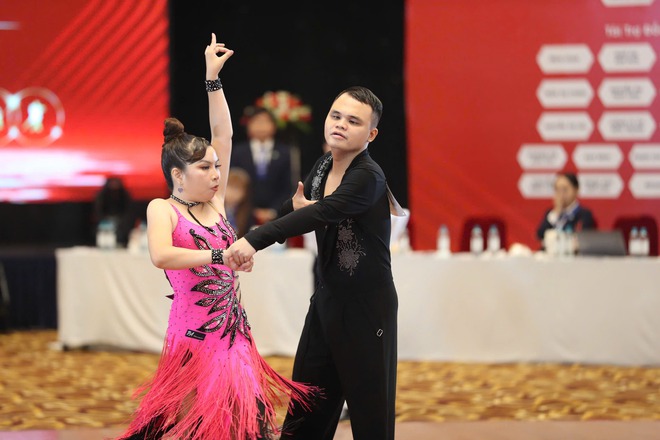 Giải khiêu vũ thể thao Người khiếm thị toàn quốc: Bước nhảy của ánh sáng và tình yêu - Ảnh 2.