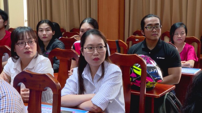 TP. Hồ Chí Minh: Ủng hộ đồng bào bị thiệt hại do bão lũ - Ảnh 2.
