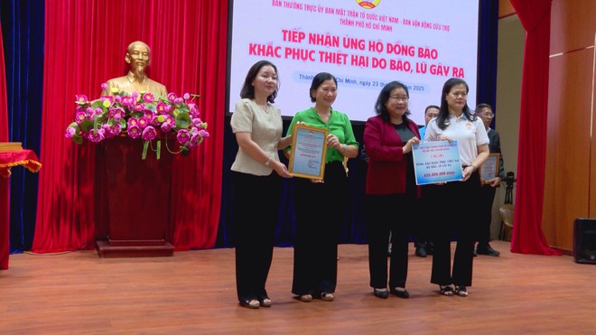 TP. Hồ Chí Minh: Ủng hộ đồng bào bị thiệt hại do bão lũ - Ảnh 5.