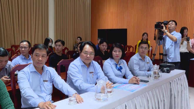 TP. Hồ Chí Minh: Ủng hộ đồng bào bị thiệt hại do bão lũ - Ảnh 3.