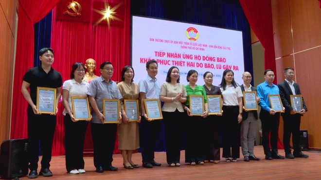 TP. Hồ Chí Minh: Ủng hộ đồng bào bị thiệt hại do bão lũ - Ảnh 6.