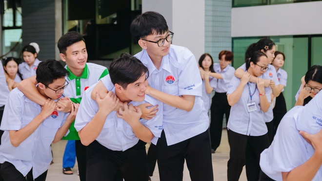 Sinh viên Học viện Cán bộ TP. Hồ Chí Minh thực hành kĩ năng tự vệ - Ảnh 6.
