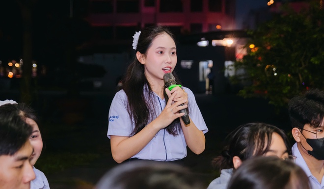 Sinh viên Học viện Cán bộ TP. Hồ Chí Minh thực hành kĩ năng tự vệ - Ảnh 1.