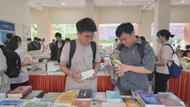 Gần 30.000 đầu sách đã được kết nối trong dự án hệ sinh thái dành cho sách cũ- Ảnh 2. Gần 30.000 đầu sách đã được kết nối trong dự án hệ sinh thái dành cho sách cũ- Ảnh 2.