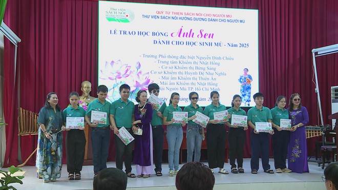 Học bổng Ánh Sen 25 năm thắp sáng ước mơ cho trẻ em khiếm thị - Ảnh 5.