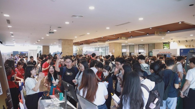 Mở ra hơn 3.000 cơ hội việc làm cho sinh viên tại Ngày hội UEH Career Fair 2025 - Ảnh 1.