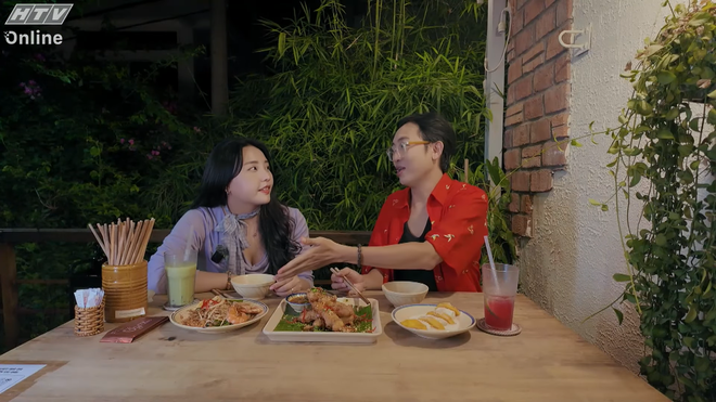 Hỷ Khí Dương Dương trầm trồ trước sự ga-lăng của Năm Chà - Quán ăn hạnh phúc - Ảnh 8.