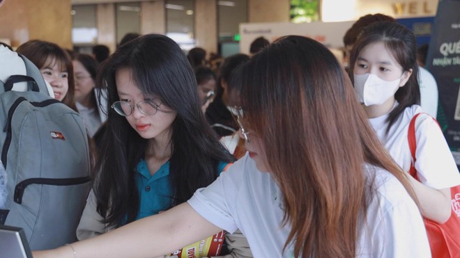 Mở ra hơn 3.000 cơ hội việc làm cho sinh viên tại Ngày hội UEH Career Fair 2025 - Ảnh 3.