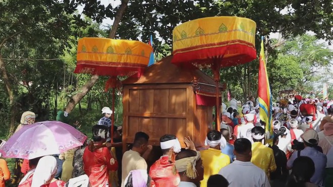 Chương trình 60 Giây ngày 23/10/2025 | Quảng Trị: Triệt phá đường dây làm giấy tờ giả tinh vi, giao dịch qua mạng xã hội - Ảnh 2.