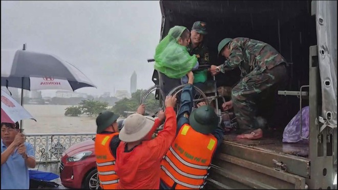 Chương trình 60 Giây ngày 28/10/2025 | Đi sai bất chấp CSGT ghi hình phạt nguội “vi phạm vì chạy theo thói quen” - Ảnh 3.