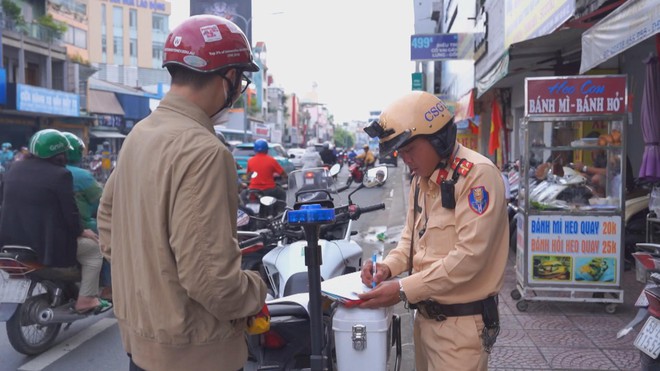 Chương trình 60 Giây ngày 28/10/2025 | Đi sai bất chấp CSGT ghi hình phạt nguội “vi phạm vì chạy theo thói quen” - Ảnh 8.