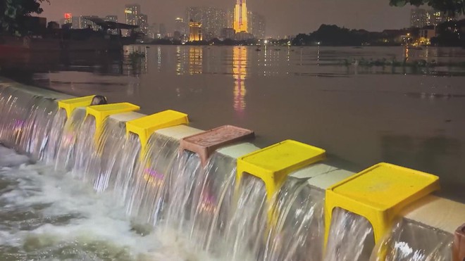 TP. Hồ Chí Minh cảnh báo triều cường báo động 3: Tăng nguy cơ ngập úng và yêu cầu ứng phó khẩn cấp - Ảnh 2.