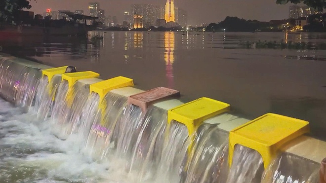 Chương trình 60 Giây ngày 25/10/2025 | Triều cường ngập sâu phường Bình Quới, TP. Hồ Chí Minh.  - Ảnh 1.