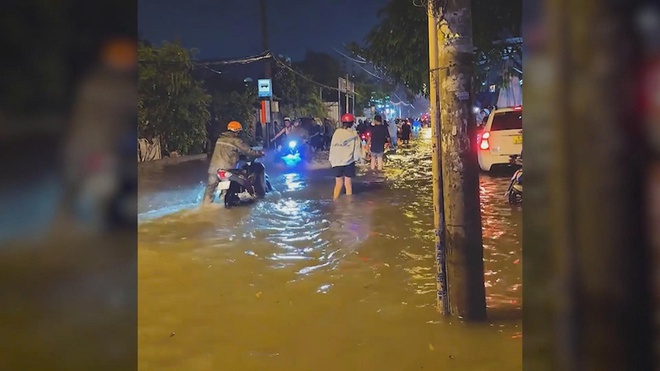 Chương trình 60 Giây ngày 25/10/2025 | Triều cường ngập sâu phường Bình Quới, TP. Hồ Chí Minh.  - Ảnh 3.