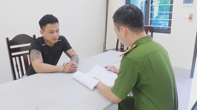 Chương trình 60 Giây ngày 24/10/2025 | CSGT xử phạt gần 3.500 người chạy xe máy trên vỉa hè - Ảnh 6.