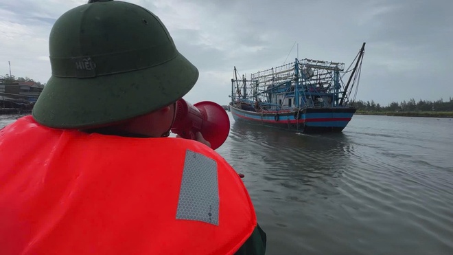 Chương trình 60 Giây ngày 27/10/2025 | Vũng Tàu: Hơn 1.000 Người Tham Gia Tập Luyện Thể Thao - Ảnh 3.