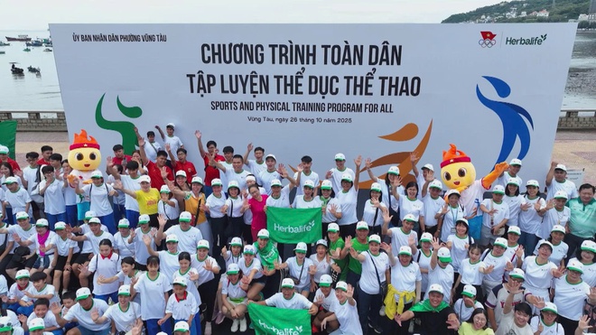 Chương trình 60 Giây ngày 27/10/2025 | Vũng Tàu: Hơn 1.000 Người Tham Gia Tập Luyện Thể Thao - Ảnh 7.