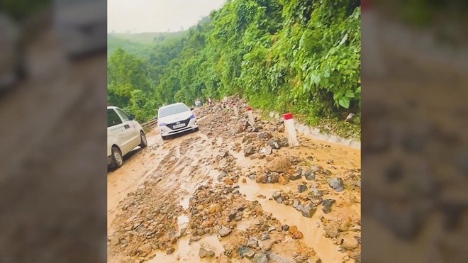 Chương trình 60 Giây ngày 29/10/2025 | Sạt lở Đèo Khánh Sơn (Khánh Hòa): Tỉnh lộ 9 ách tắc nhiều điểm do mưa lớn - Ảnh 3.