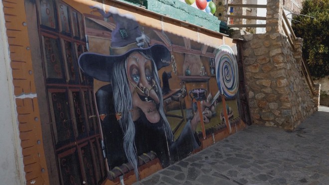 Ngôi làng phù thủy bí ẩn ở Tây Ban Nha hút khách mùa Halloween - Ảnh 2.