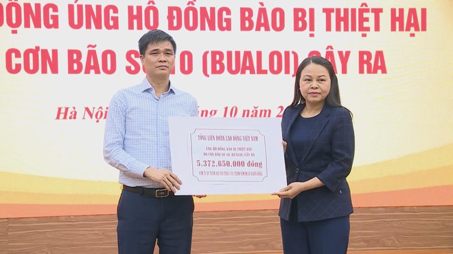 Lễ phát động ủng hộ đồng bào bị thiệt hại do bão số 10 - Ảnh 3.