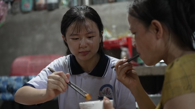 Tuyết Mai: Cô học trò nghèo có ước mơ làm bác sĩ - Mái ấm gia đình Việt- Ảnh 3.