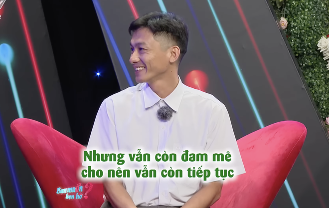 Chàng phiên dịch viên khiến cô gái “choáng” với cú hôn bất ngờ - Ảnh 2.