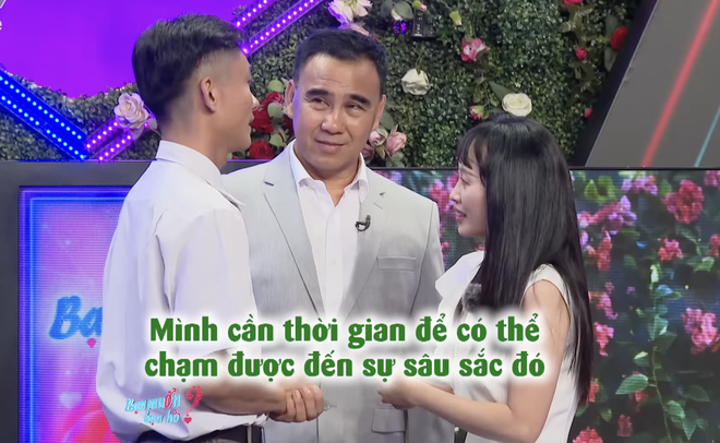 Chàng phiên dịch viên khiến cô gái “choáng” với cú hôn bất ngờ - Ảnh 5.