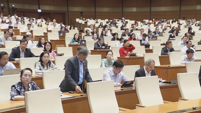 Đại biểu kiến nghị có đột phá về thu nhập cho cán bộ viên chức - Ảnh 1.