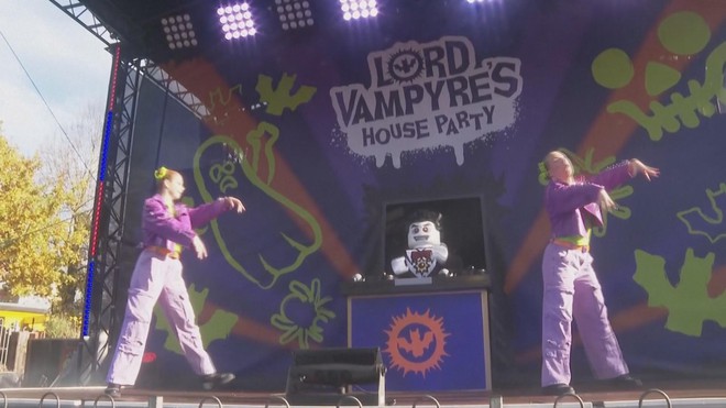 Anh: Legoland đổi sắc cam mừng Halloween - Ảnh 6.