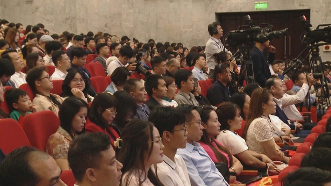 Trao giải báo chí toàn quốc phòng, chống tham nhũng, lãng phí, tiêu cực lần thứ V - Ảnh 2.