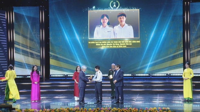 Trao giải báo chí toàn quốc phòng, chống tham nhũng, lãng phí, tiêu cực lần thứ V - Ảnh 3.