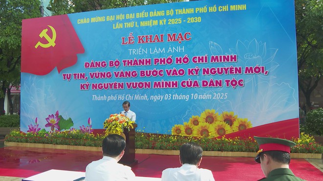 Triển lãm dấu ấn các kỳ Đại hội Đảng bộ TP. Hồ Chí Minh - Ảnh 1.
