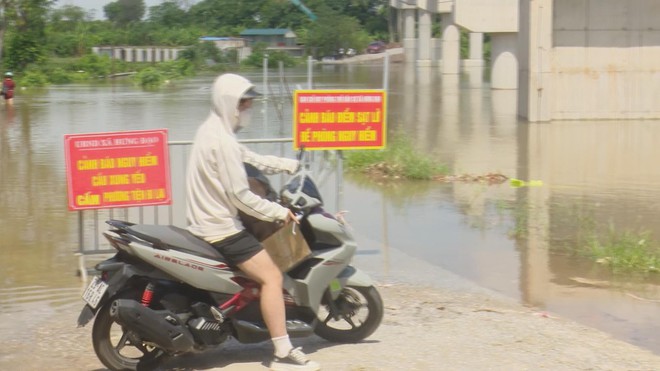 Hà Nội: Giao thông gặp khó khăn tại một số điểm ngập úng- Ảnh 2.
