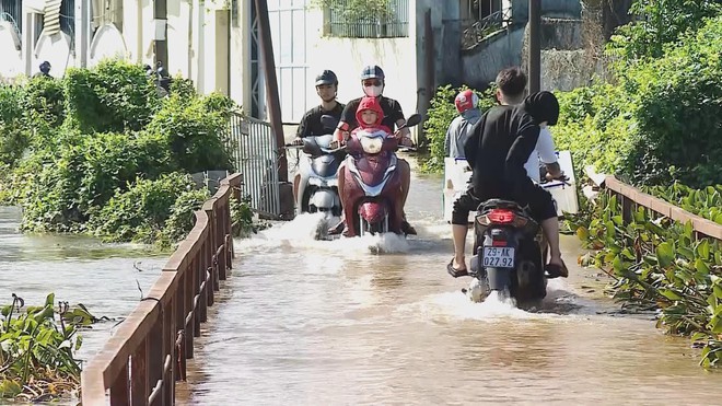 Hà Nội: Giao thông gặp khó khăn tại một số điểm ngập úng- Ảnh 1.