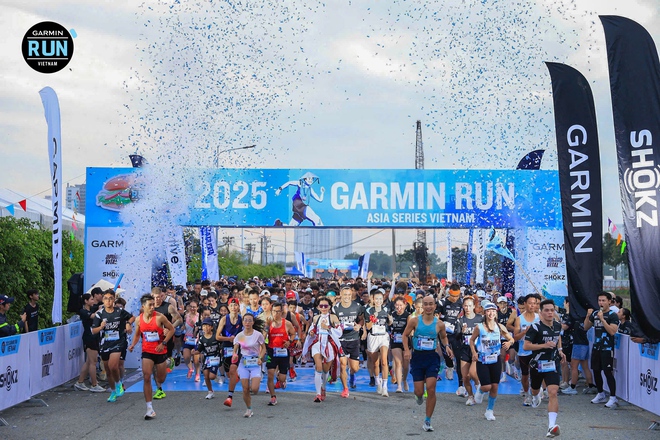 Gần 6.000 vận động viên chinh phục đường đua Garmin Run 2025 - Ảnh 2.