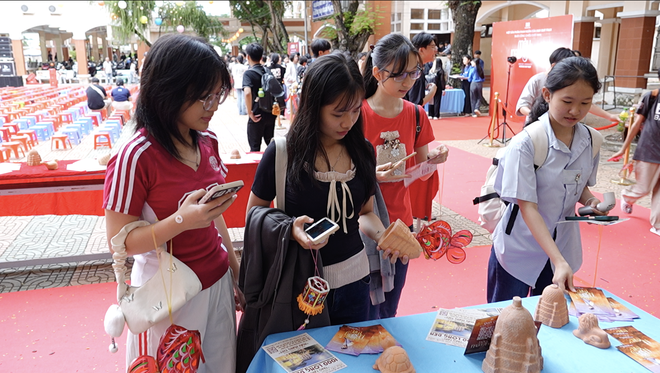 Công chiếu phim ngắn "Màu Mang Thít": Thanh niên và tinh thần bảo tồn di sản - Ảnh 2.